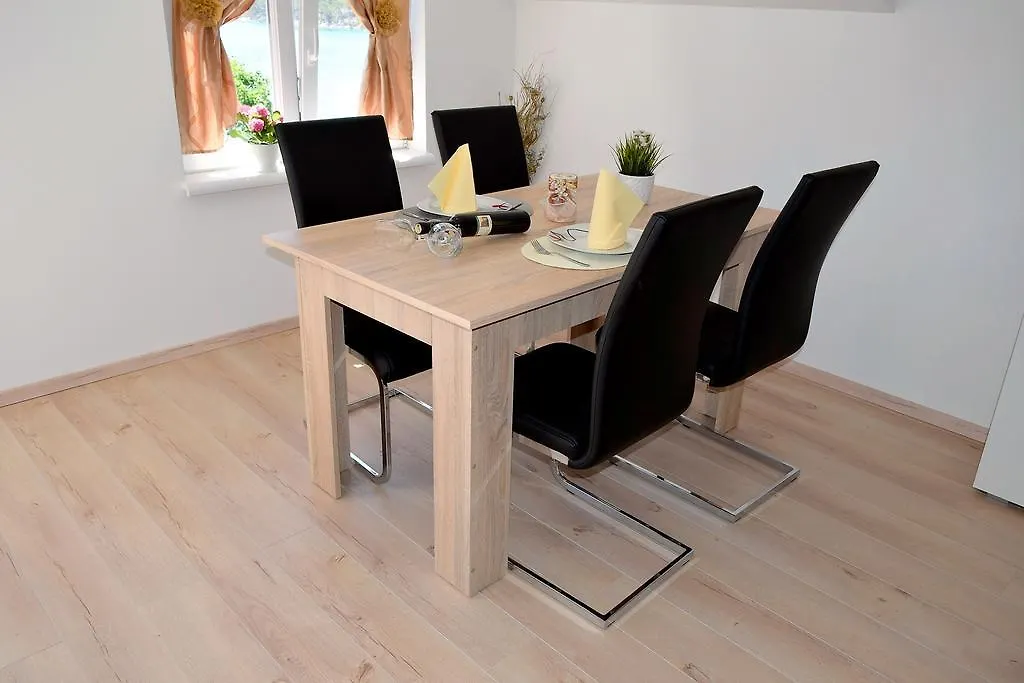 Apartments Kampor 0*,