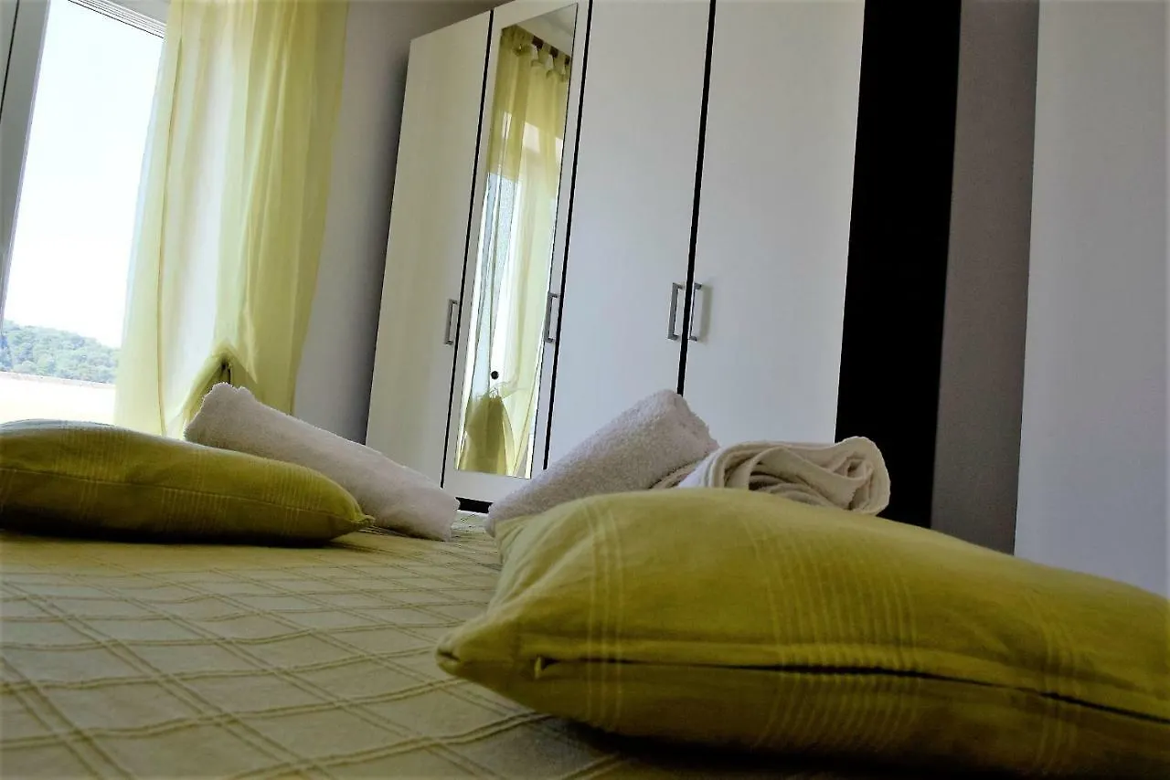 Apartments Kampor 0*,